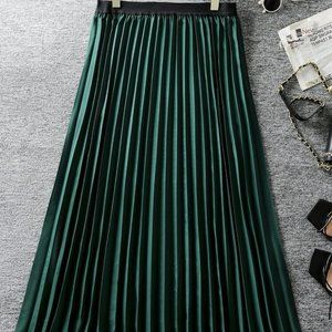 Frenchy Plus Solid Pleated Hem Skirt